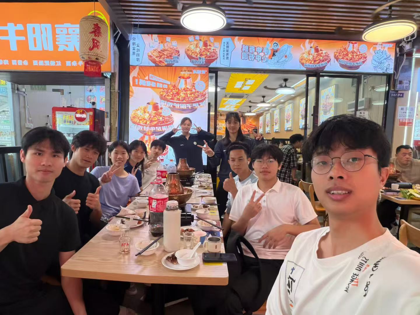 队员活动后的欢乐时刻