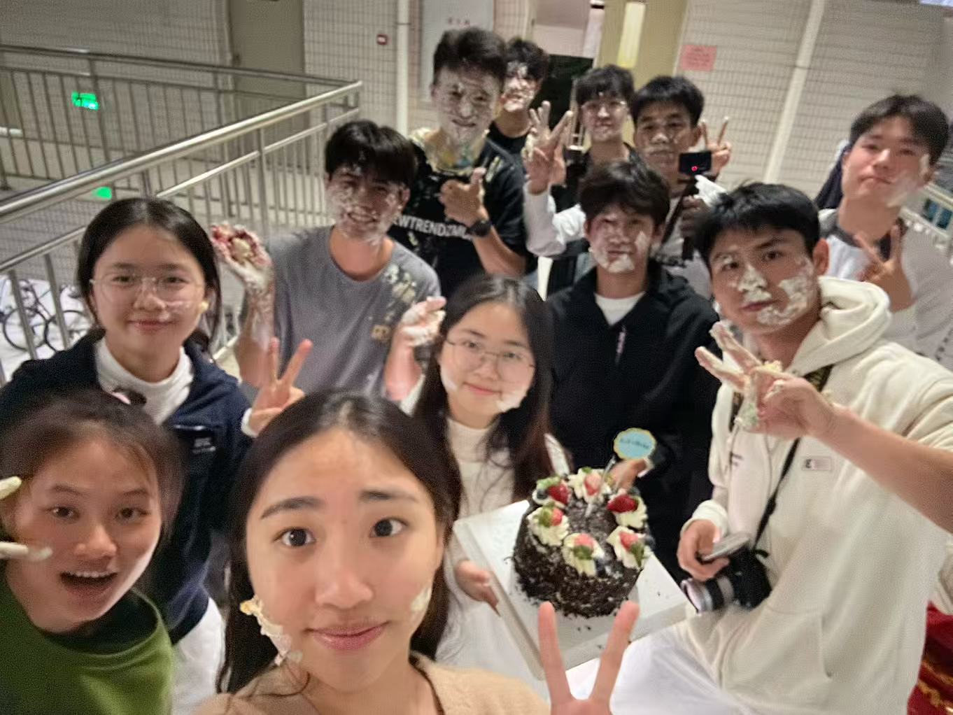 队员参加校园活动